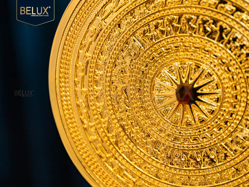 Biểu trưng mặt trống hoa sen mạ vàng 24k các kích thước